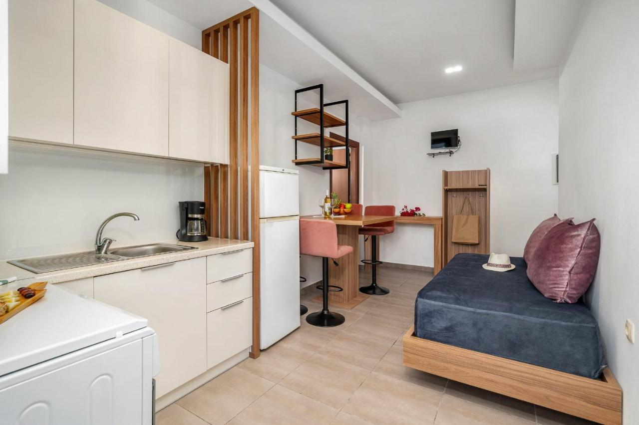 Marina Apartments Lentas Luaran gambar